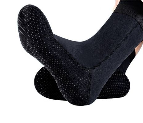 Wasserdichte Surf-Schwimmbad-Tauchsocken mit soliden Farben Schönheitssocken und 3D-Kleine Punkte