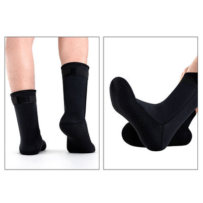 Wasserdichte Surf-Schwimmbad-Tauchsocken mit soliden Farben Schönheitssocken und 3D-Kleine Punkte