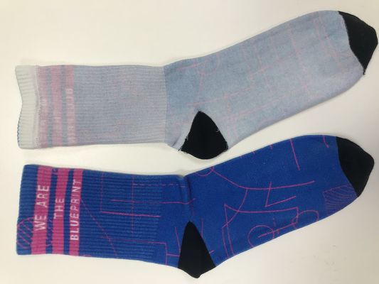 80% gekämmte Baumwollsocken OEM Custom Design Logo Unisex Trendy Atemberaubende Crew Socken