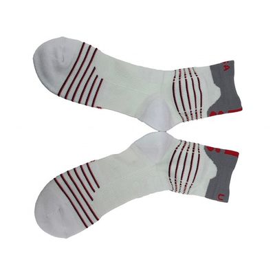 Atemberaubende, schnell trockene Schönheitssocken für Männer Custom Logo Regular Style Athletic Grip Socks