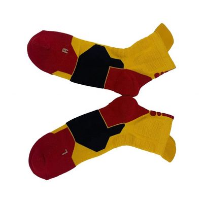 Atemberaubende, schnell trockene Schönheitssocken für Männer Custom Logo Regular Style Athletic Grip Socks