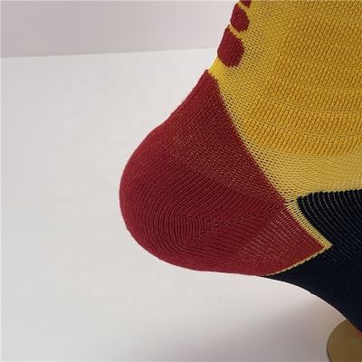 Atemberaubende, schnell trockene Schönheitssocken für Männer Custom Logo Regular Style Athletic Grip Socks