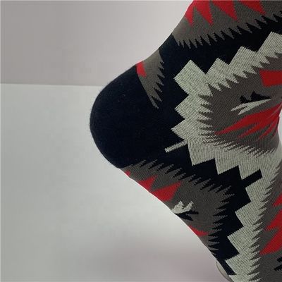 70% Gekämmte Baumwolle 28% Nylon 2% Spandex Persönlichkeitssocken für Männer in Schwarz