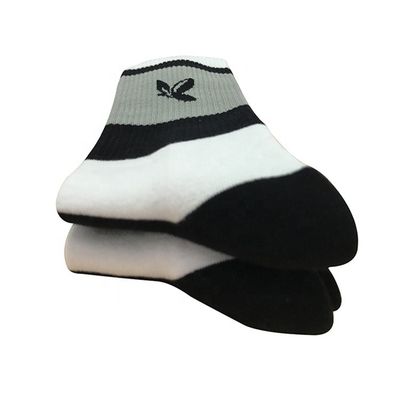 Atemberaubende, rutschfeste, geschnitzte, schweißabsorbierende, gekämmte Baumwoll-Sportsocken für Yoga