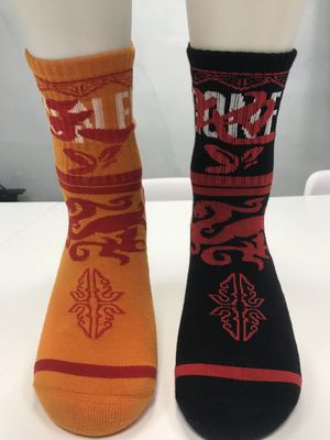 Normaler Stil Luxus Orange Sportsocken für Streckkomfort und Anti-Rutsch Fußball