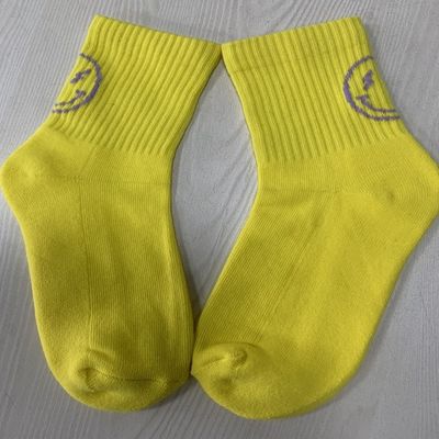 Casual Socks für Frauen Custom Color Logo OEM Kämmt Baumwolle Halbschleife Knöchel niedliche Socken