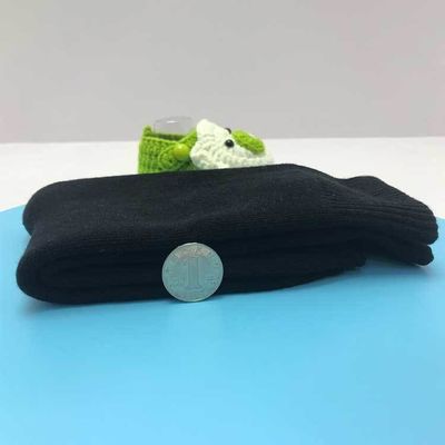 Support 7 Tage Musterbestellungsfrist Schwarze Baumwolle Crew Männer Socken Atmungsschutz