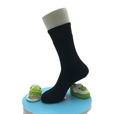 Support 7 Tage Musterbestellungsfrist Schwarze Baumwolle Crew Männer Socken Atmungsschutz