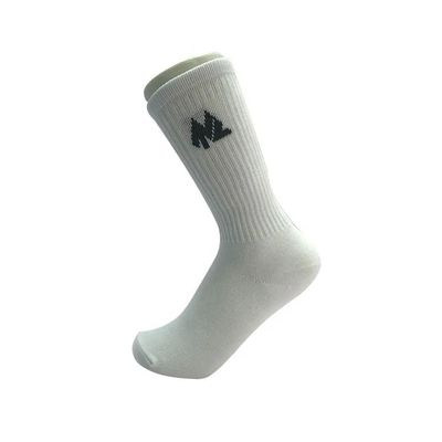 OEM-Baumwoll-Sportsocken mit benutzerdefiniertem Stickdruck Logo und Knöcheldesign