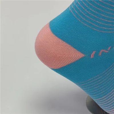 Farbenfrohe Herrensocken Logo Position Andere 80% gekämmte Baumwolle 17% Polyamid 3% Spandex