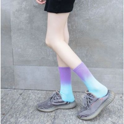 Unisex Custom Embroidery Logo Sport Athletic Cotton Crew Krawatte Farbstoff Socken Nadeldetektion Ja