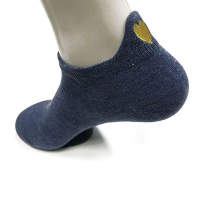 5% Spandex Stoff Frauen Crew Socken mit Herz Stickerei Atmung und bequem