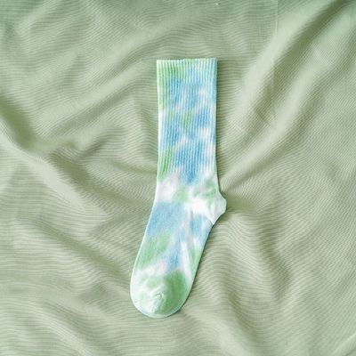 2000 Paare pro Farbe Personalisierte Krawattenfarbe Sportsocken aus Baumwoll-Spandex-Material