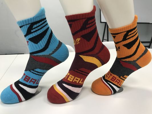 Sportsocken aus mehrfarbiger Druckfarbe, Atemberaubende Baumwollsocken mit regelmäßigen Stil und Polsterung