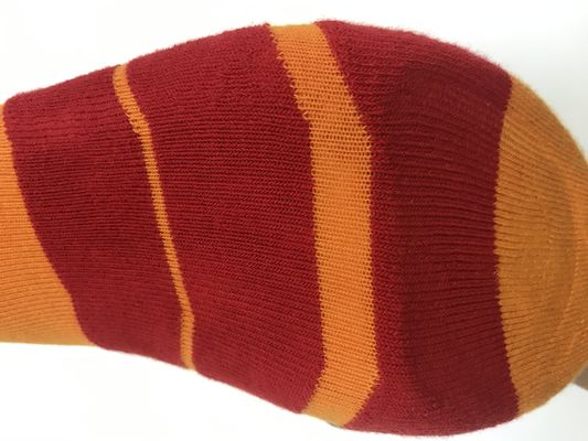 Atemberaubende Baumwoll-Spandex-Mischung Sportsocken für Männer Anpassungsfähig und langlebig