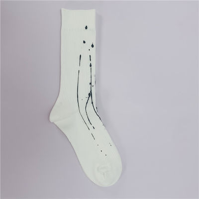 Schönheitssocken Druckmuster mehrere Szenen Schweißabsorption Custom Crew Socken für Sport