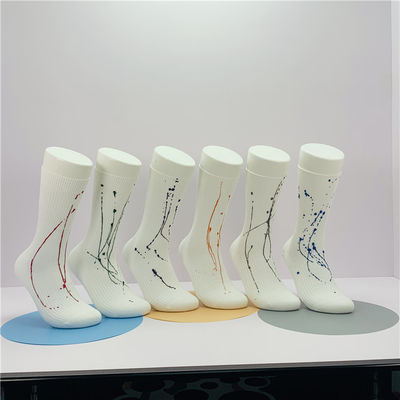 Schönheitssocken Druckmuster mehrere Szenen Schweißabsorption Custom Crew Socken für Sport