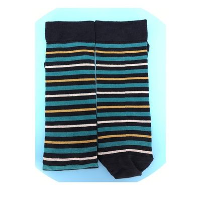 Atemberaubend gestreiftes Muster Männer lange Schlauchsocken hohes Bambusmaterial für Sommerkleidung