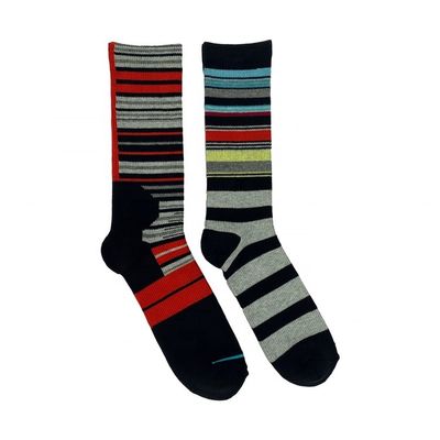 Antibakterielle Funktion Rote Schönheitssocken gestreifte Baumwollsocken Sportsocken für Männer und Frauen