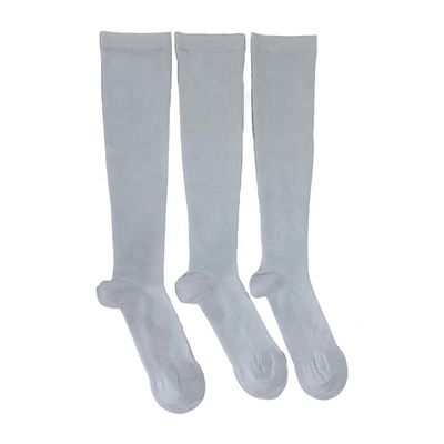 Regelmäßiger Stil, benutzerdefinierte weiße, rutschfeste Sportsocken für atmungsaktive und langlebige Verkleidung