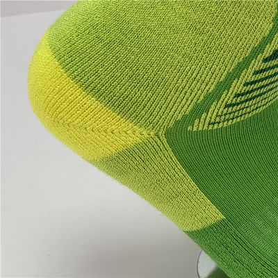 Anti-Rutsch Atmung Schweiß Wicking Brief Muster lange Sportsocken für 39-41 Größe