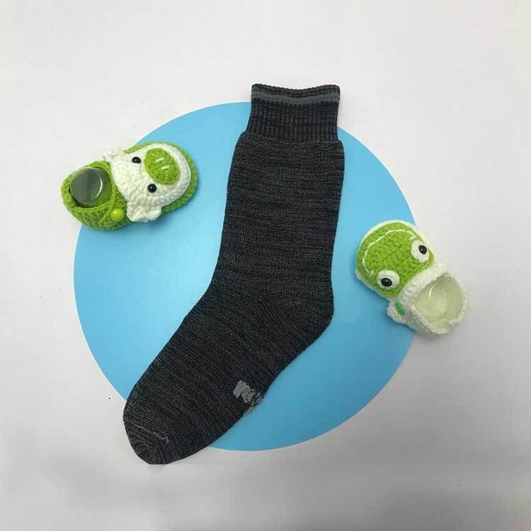 Support 7 Tage Musterbestellungsfrist Schwarze Baumwolle Crew Männer Socken Atmungsschutz