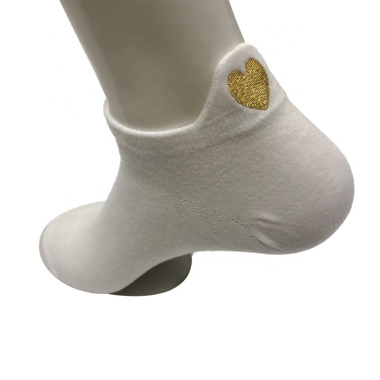 5% Spandex Stoff Frauen Crew Socken mit Herz Stickerei Atmung und bequem
