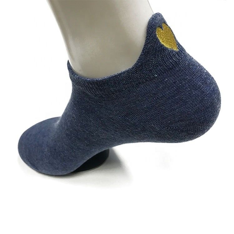 Atemberaubende Sportsocken mit Custom Design und 35% Polyester-Blendmaterial