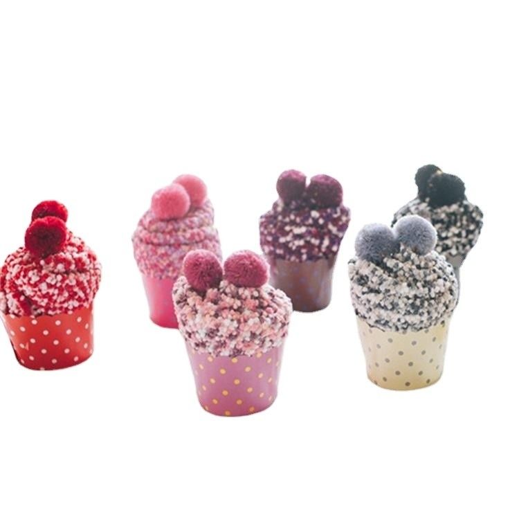 Winter Coral Fleece Cup Kuchensocken mit kreativem Accessoire Ball Design und DOT Muster