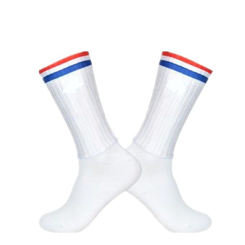 Hautfreundliche und maßgeschneiderte rutschfeste Fußballsocken für Sportteams