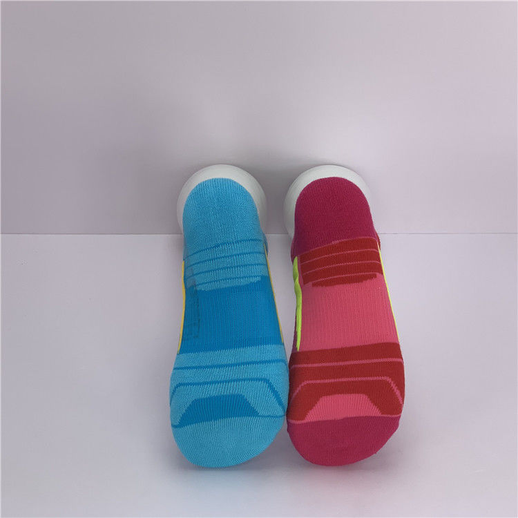44% Baumwolle 35% Polyamid 19%Polyester 2%Spandex Stoff Fußgelenk Sportsocken für Männer Frauen
